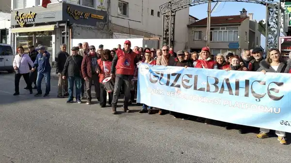 AKP önünde ‘trampetli’ maaş zammı protestosu