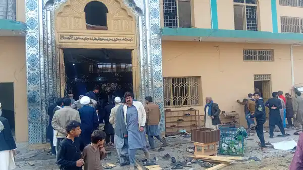 İslamabad'da camide patlama: Çok sayıda ölü var