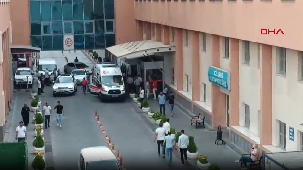 Lastiği patlayan TIR, 15 metreden tarlaya uçtu: 1’i ağır, 3 yaralı