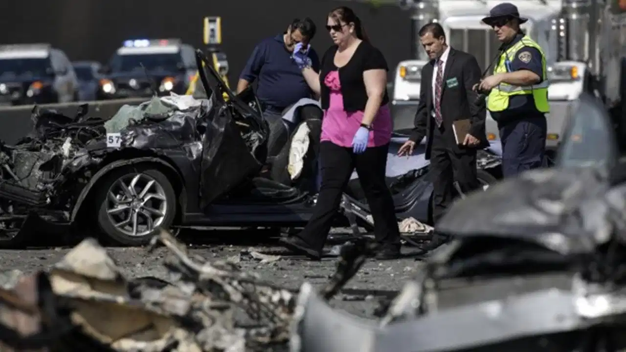 Los Angeles'ta araç kalabalığın içine daldı: En az 20 yaralı