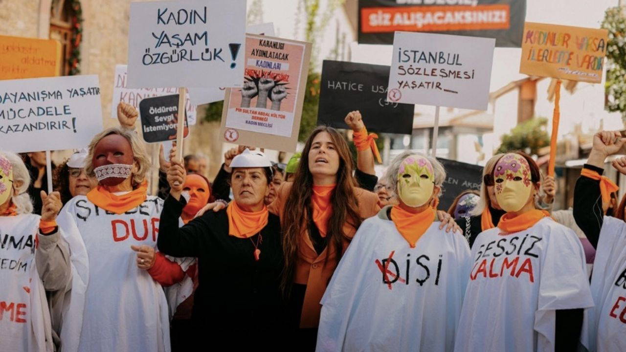 Çeşme’de 411 fidan, binlerce adım, tek bir söz: İstanbul Sözleşmesi yaşatır