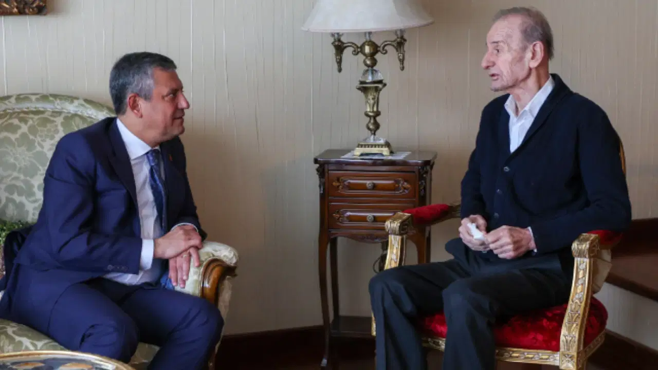 CHP Genel Başkanı Özgür Özel, Mehmet Cevdet Selvi’yi ziyaret etti