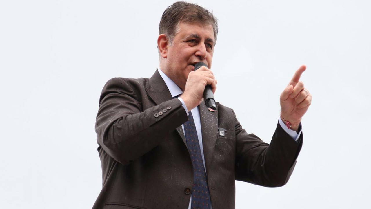 Açıklama yapması bekleniyor... Cemil Tugay CHP'den istifa edecek mi?