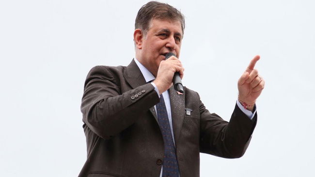 Açıklama yapması bekleniyor... Cemil Tugay CHP'den istifa edecek mi?