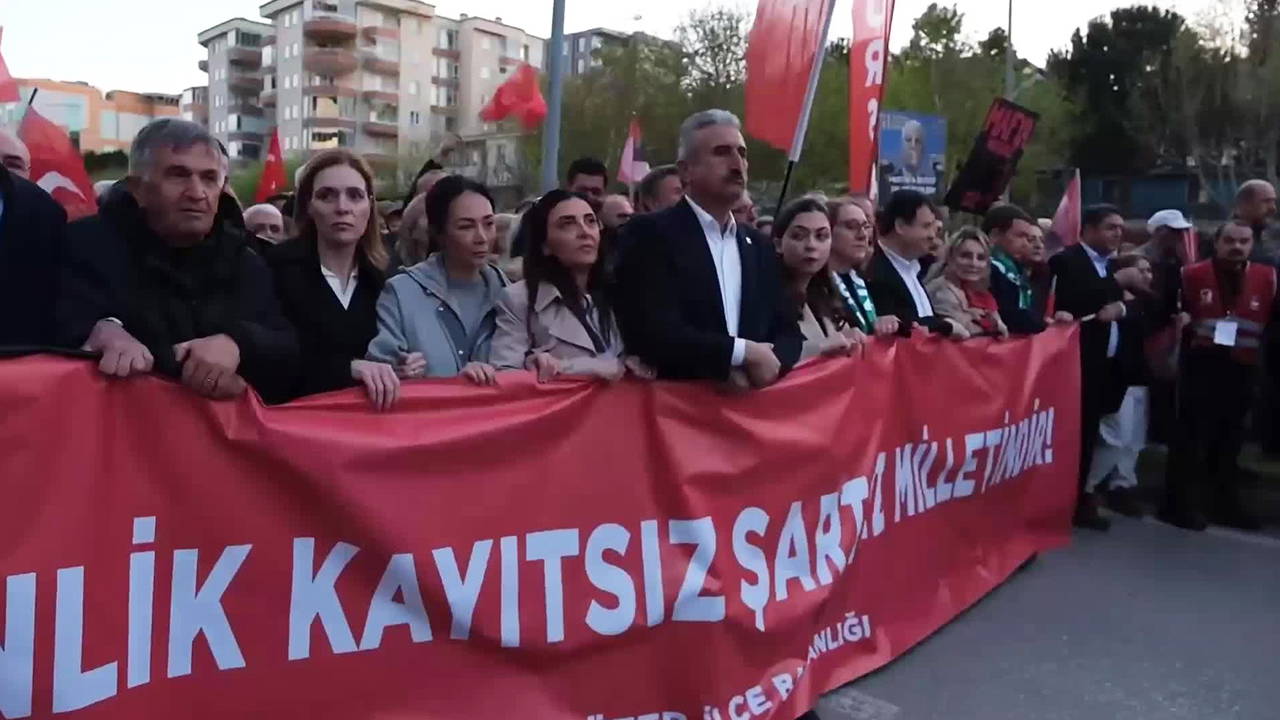 Bursa’da Mustafa Bozbey'e destek yürüyüşü: 'Mustafa Bozbey yalnız değildir'