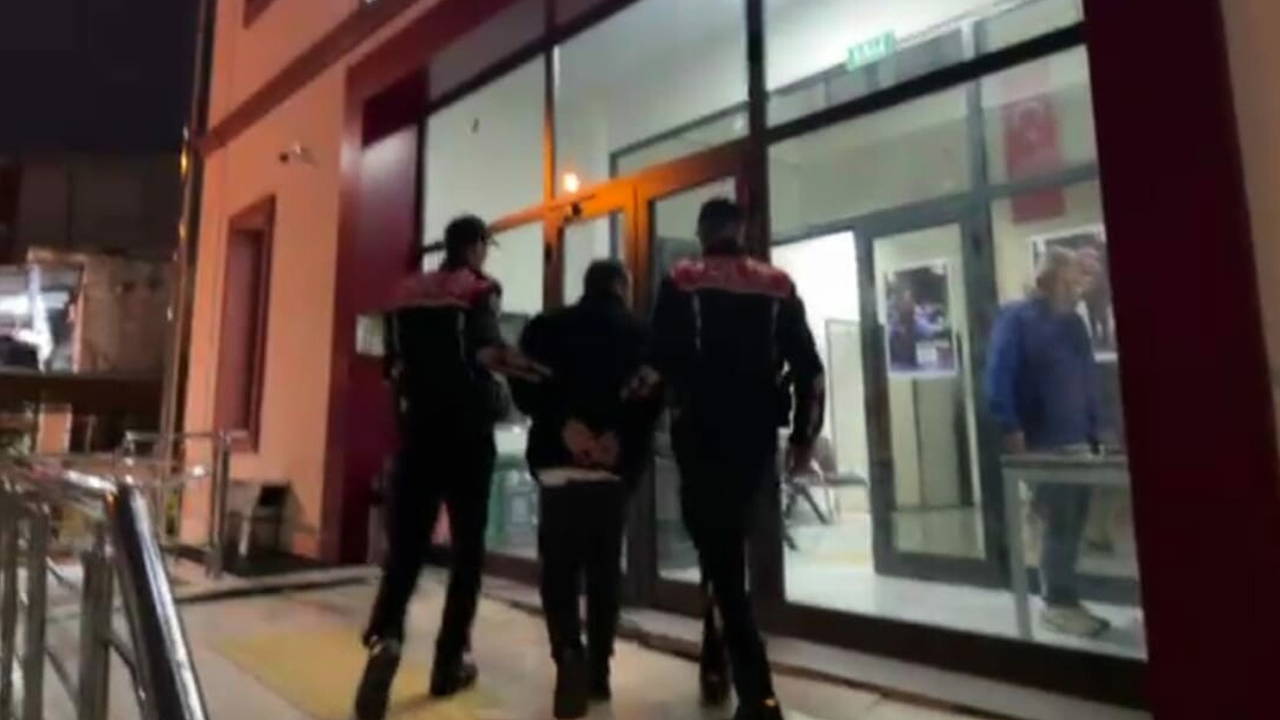 10 yıl hapis cezası ile aranıyordu: Firari hükümlü İzmir'de yakalandı