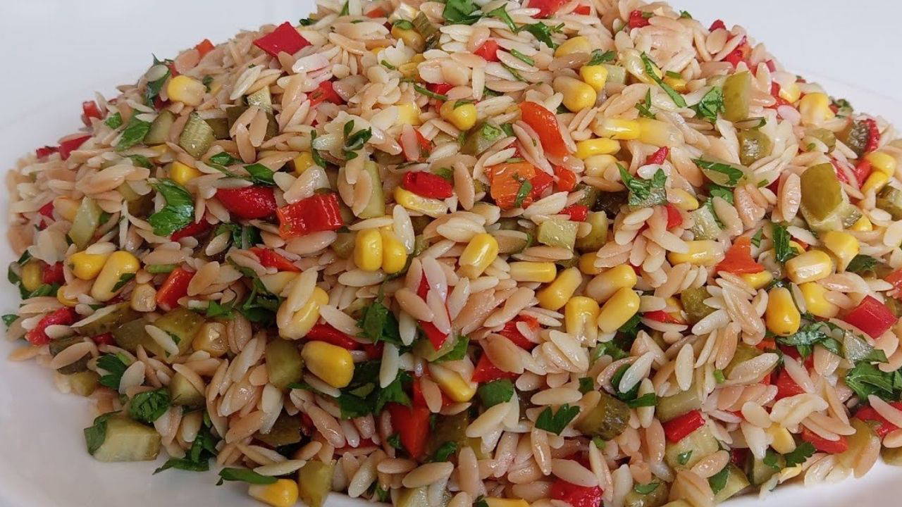 Hafif ve doyurucu bir lezzet: Arpa şehriye salatası tarifi