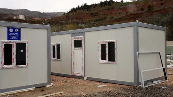 Depremin üzerinden 3 yıl geçti ama... Eğitim-İş açıkladı: Öğrenciler hala konteynerde eğitim görüyor!