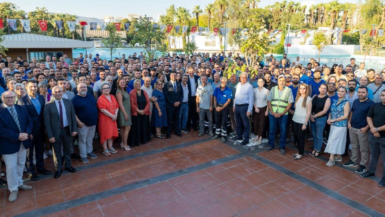 Cemil Tugay Kültürpark Göl Gazinosu’nu işçilerle açtı