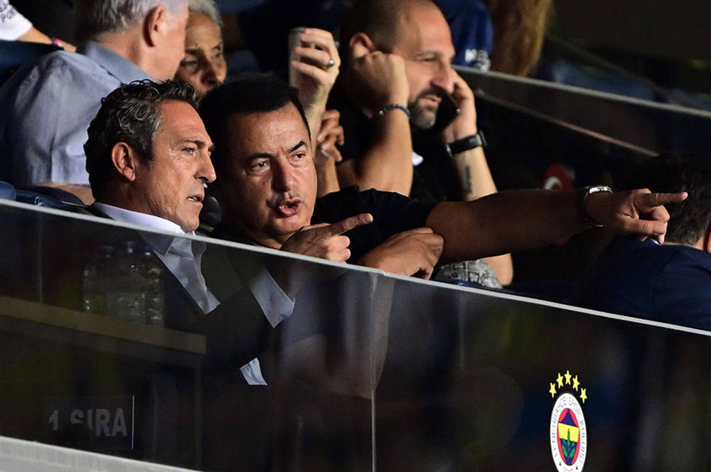 Acun Ilıcalı Fenerbahçe'deki Asbaşkanlık görevinden ayrıldı.
