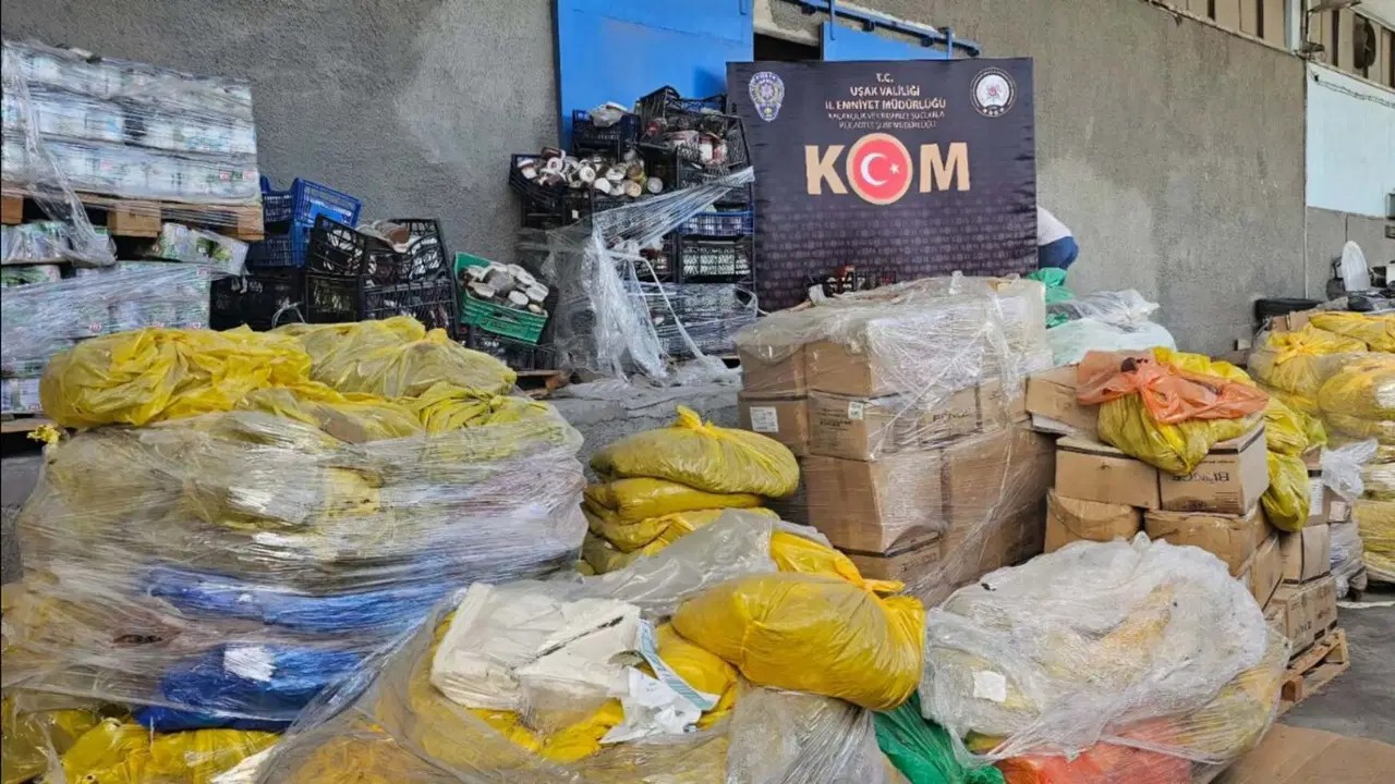 Uşak'ta 30 ton bozulmuş ürün imha edildi