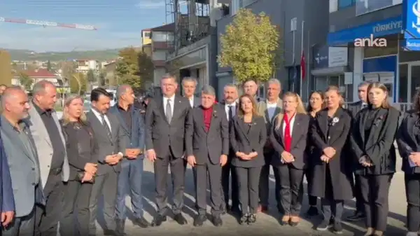 Gamze Taşcıer, Dilovası'nda 6 işçinin can verdiği parfüm fabrikası önünden seslendi