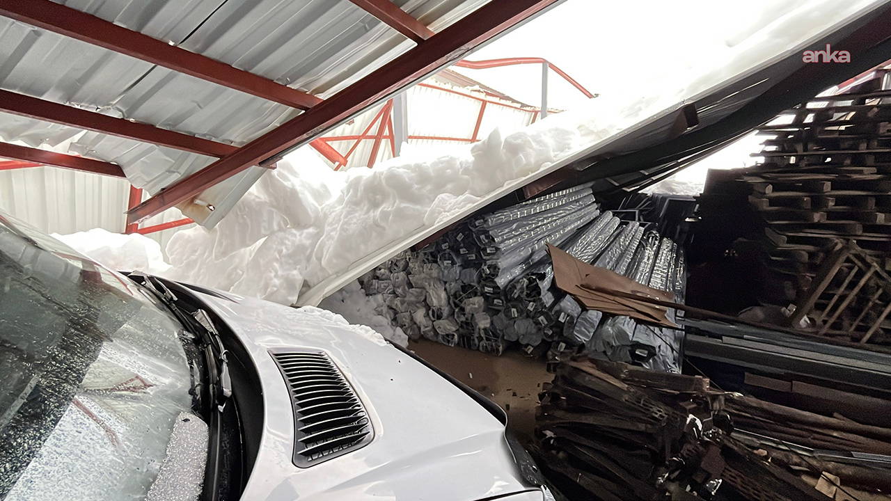 Tunceli OSB’de yoğun kardan 'çatı' çöktü: Yaklaşık 7 milyon liralık zarar oluştu!