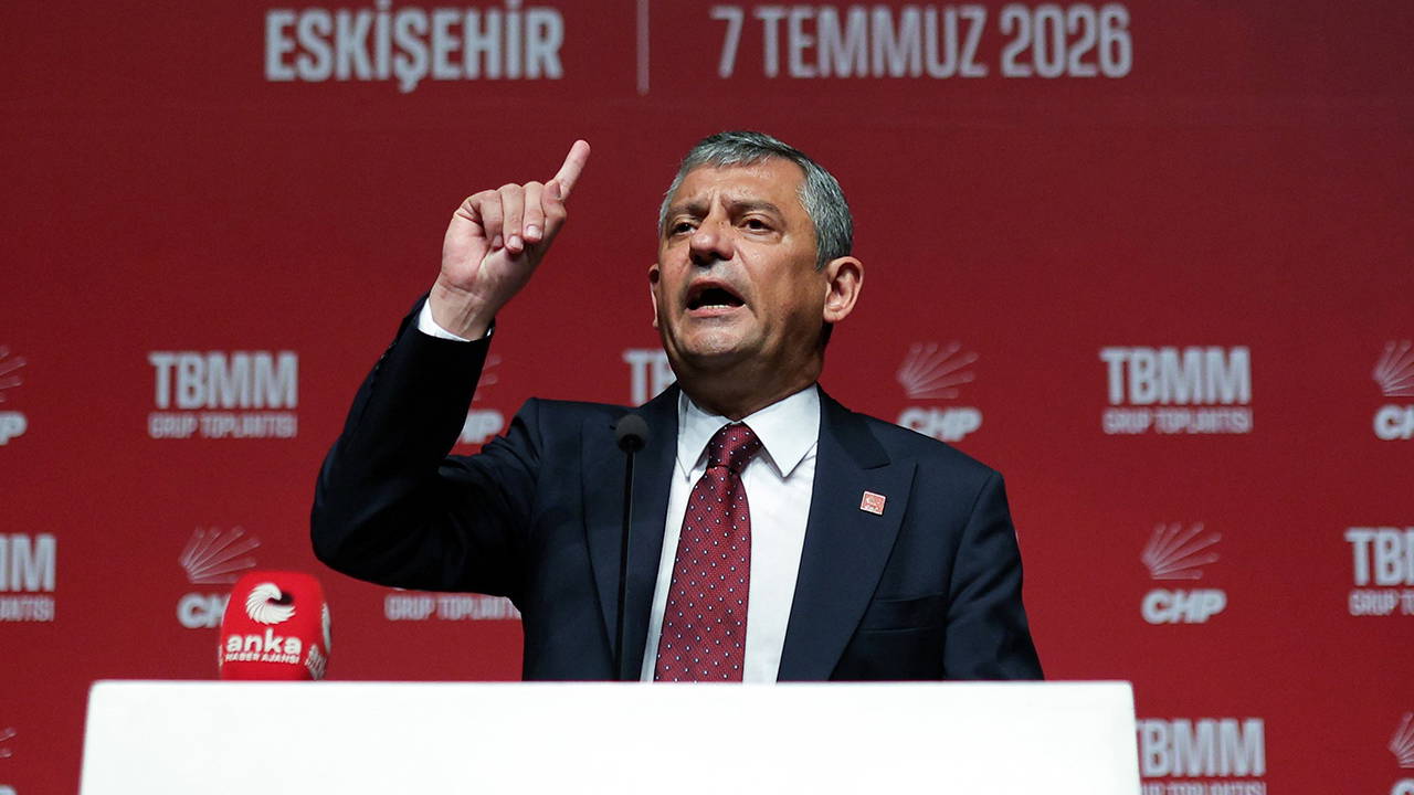 Trump'ın uçağının Ankara'ya indiği dakikalarda Özgür Özel'den çok sert sözler: 'Türkiye'ye gelip Anıtkabir'i ziyaret etmeyen bir Amerikan Başkanı...'