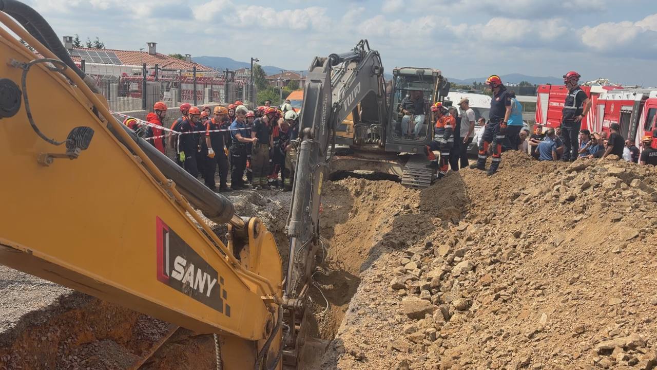 Tuzla'da inşaat alanında göçük: Toprak altında kalan yaralı işçi kurtarıldı