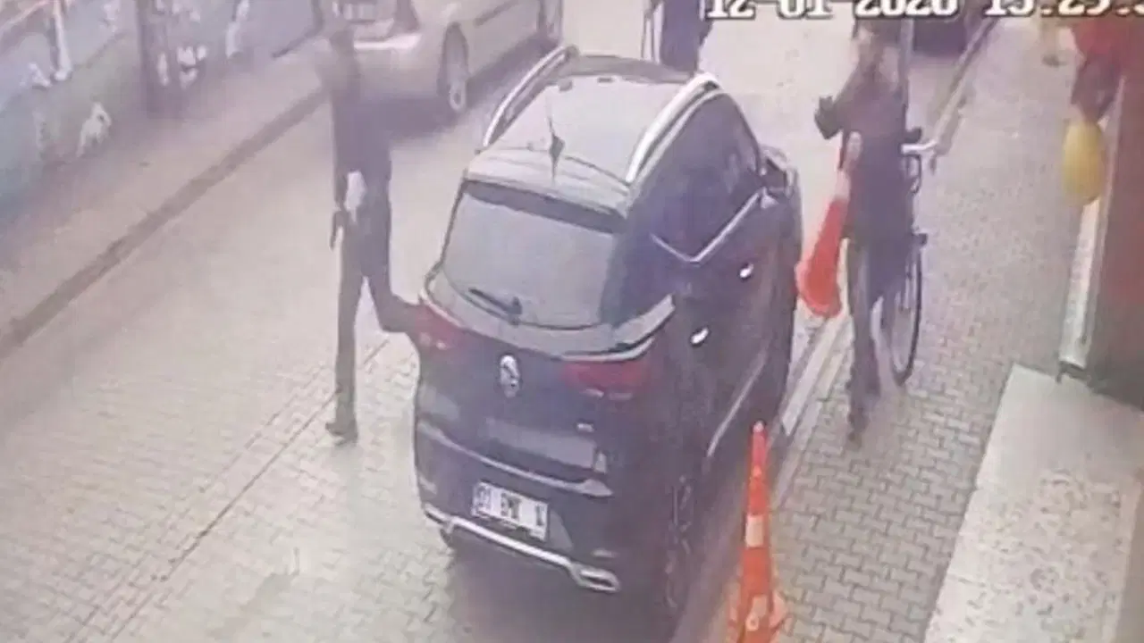 Okul önünde kan donduran olay: Öğretmene saldırdı ardından ateş etti!