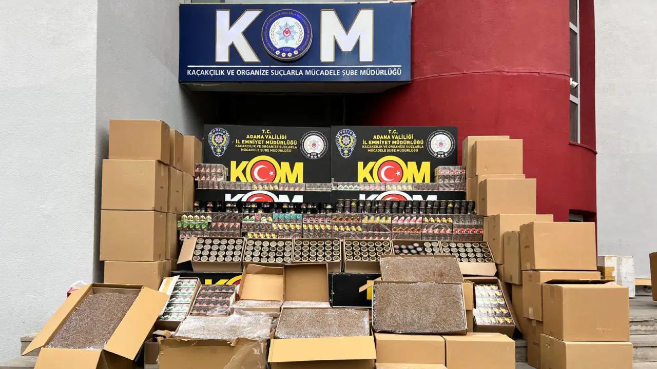 Adana'da kaçak 700 bin makaron ve 1720 paket nargile tütünü ele geçirildi