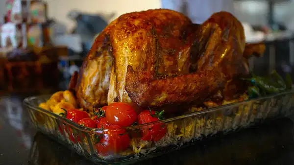 Yılbaşı sofralarında 'gıda güvenliği' uyarısı: Hindi tam pişmeden tüketilmemeli