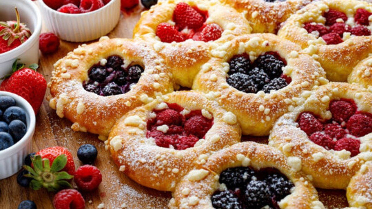 Damak çatlatan enfes atıştırmalık: Kolach tarifi