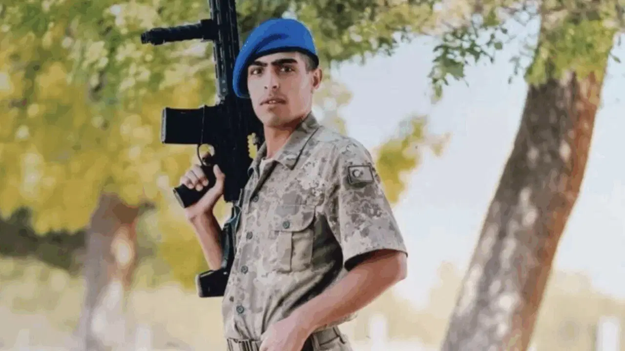 Tezkeresine 10 gün kala 'şüpheli ölüm' iddiası: 'Kendini boğdu dediler, boğazında hiçbir iz yok'