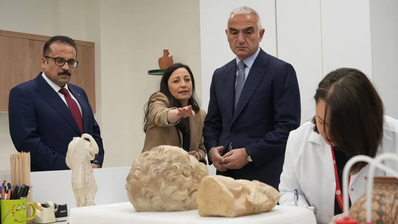 Bakan Ersoy, Türkiye'ye iade edilen eser sayısını açıkladı