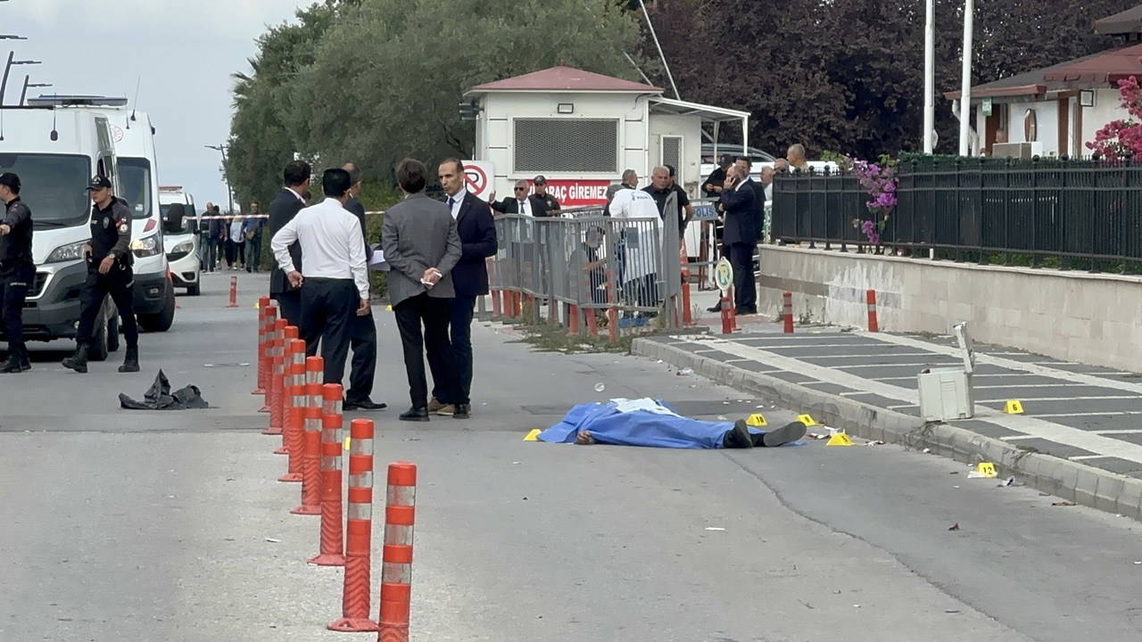 Adliye önünde kan döküldü: 1 ölü, 1 yaralı