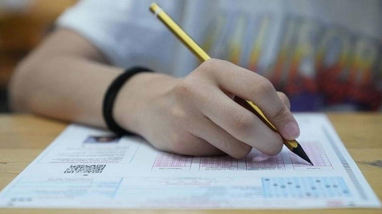 TİP Milletvekili Serra Kadıgil, LGS soru kitapçıklarının paylaşılmasını Meclis gündemine taşıdı