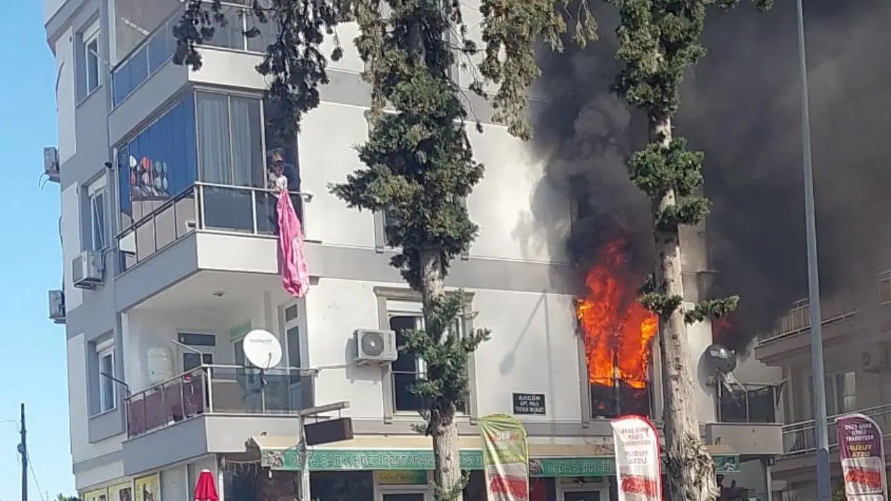 Antalya'da yangın paniği: Mahsur kalanlar kurtarıldı!