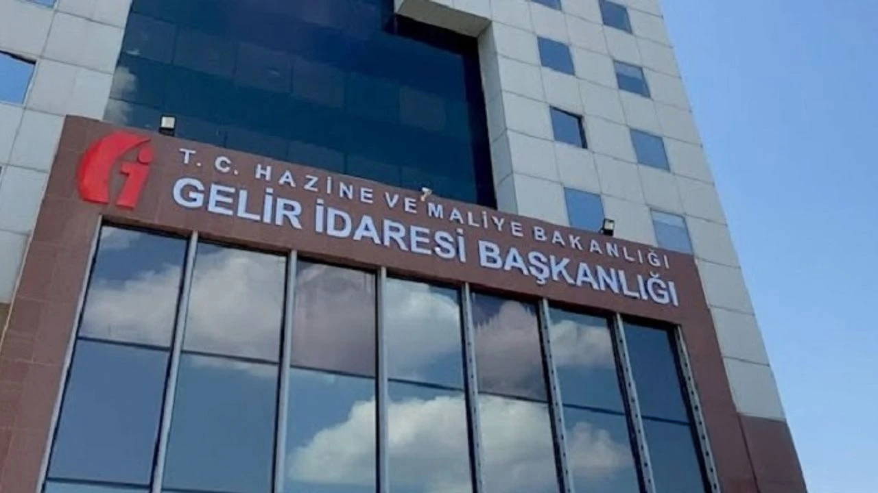 Bakanlık harekete geçti: Maaşı o rakamı aşana tebligat!