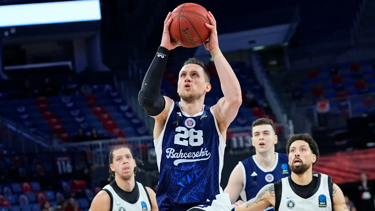 Bahçeşehir Koleji kendi evinde Hamburg Towers'ı devirdi!