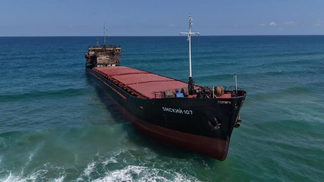 Mürettebatsız geminin Karadeniz yolculuğu: Saldırılan gemi Şile'de karaya oturdu