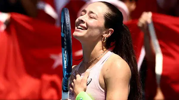 Tarih yazmaya devam ediyor: Zeynep Sönmez, Avustralya Açık'ta 3. tura yükseldi!