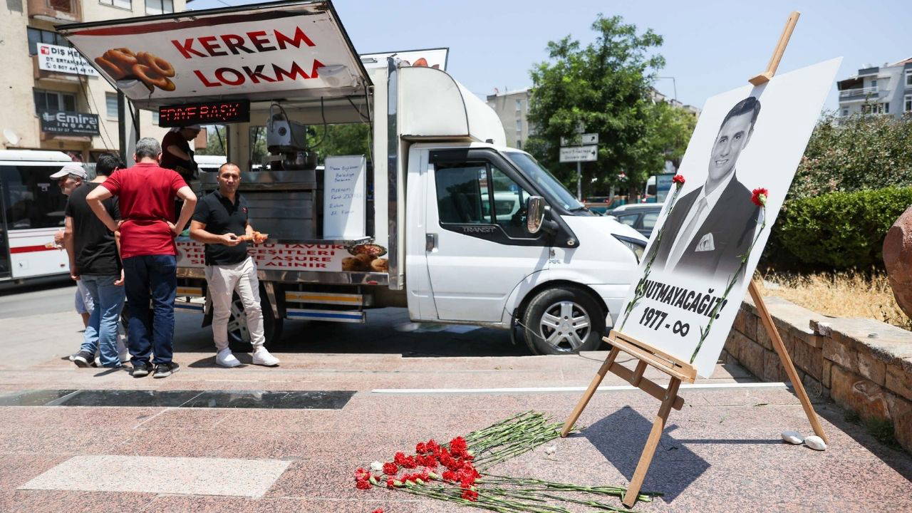  Başkan Zeyrek anısına Buca Kent Lokantalarında yemekler ücretsiz dağıtıldı