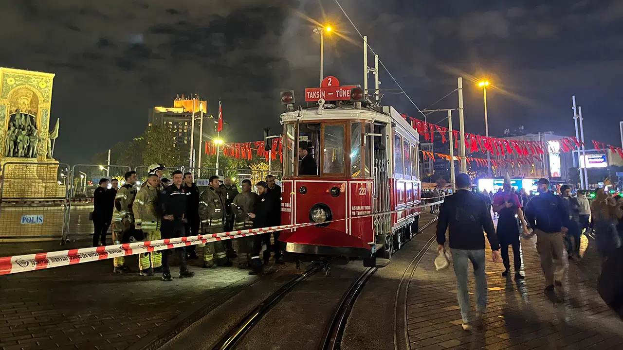 İstiklal Caddesi'nde yangın: Ekipler seferber oldu