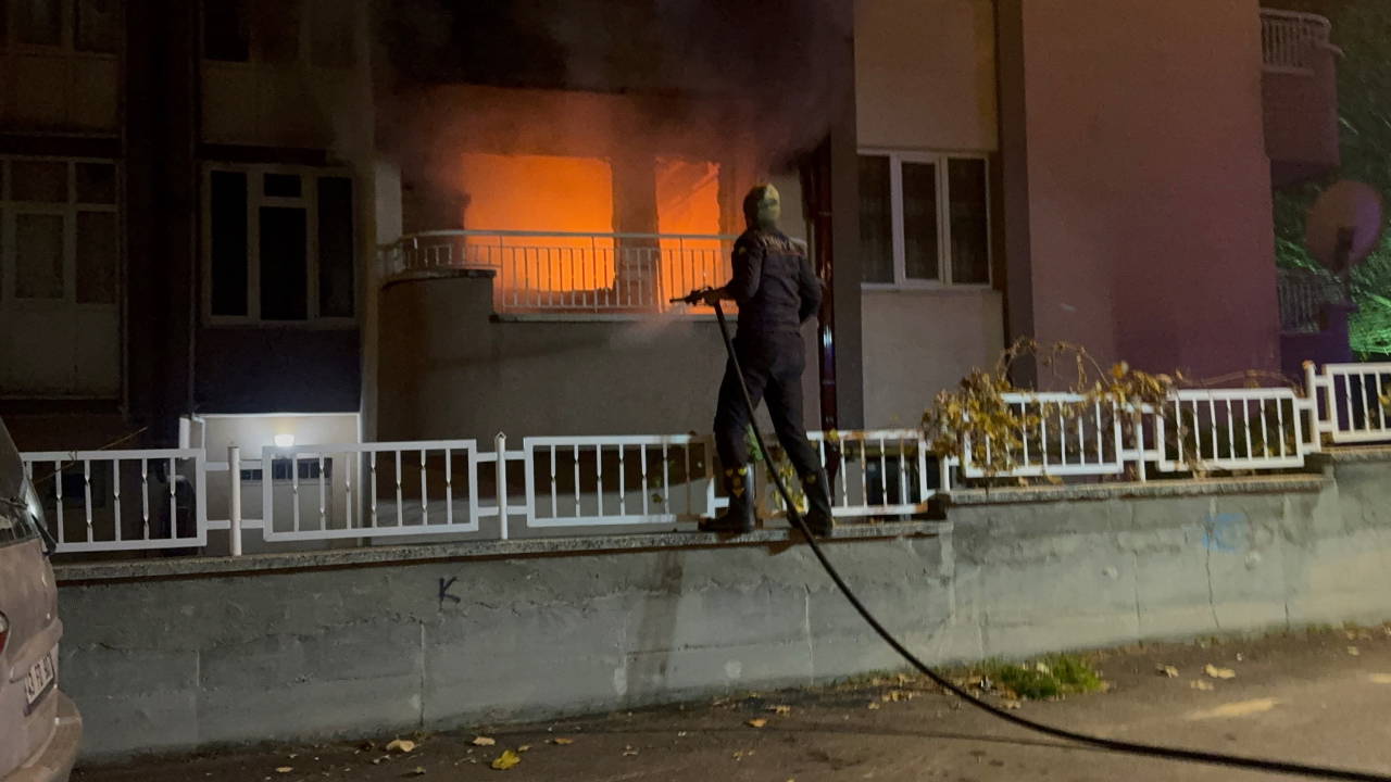 8 katlı binada yangın! 1 kişi hayatını kaybetti, 1'i ağır 2 yaralı!