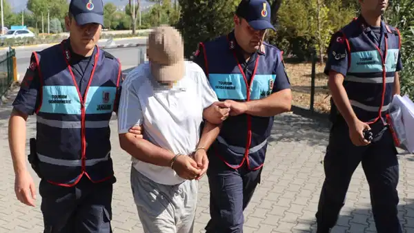 Denizli'de turistlerin gizlice görüntülerini çeken şahıs yakalandı