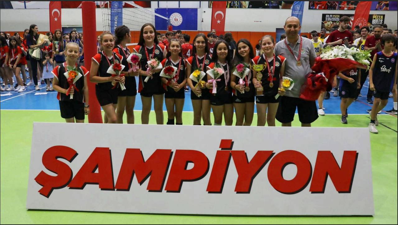 Etimesgut Belediyesi Mini Voleybol Takımı şampiyon oldu
