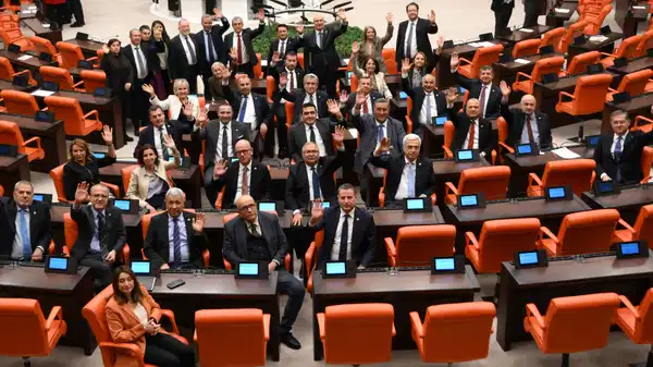 CHP'nin 'Meclis'i terk etmeme' eylemi 12. gününde