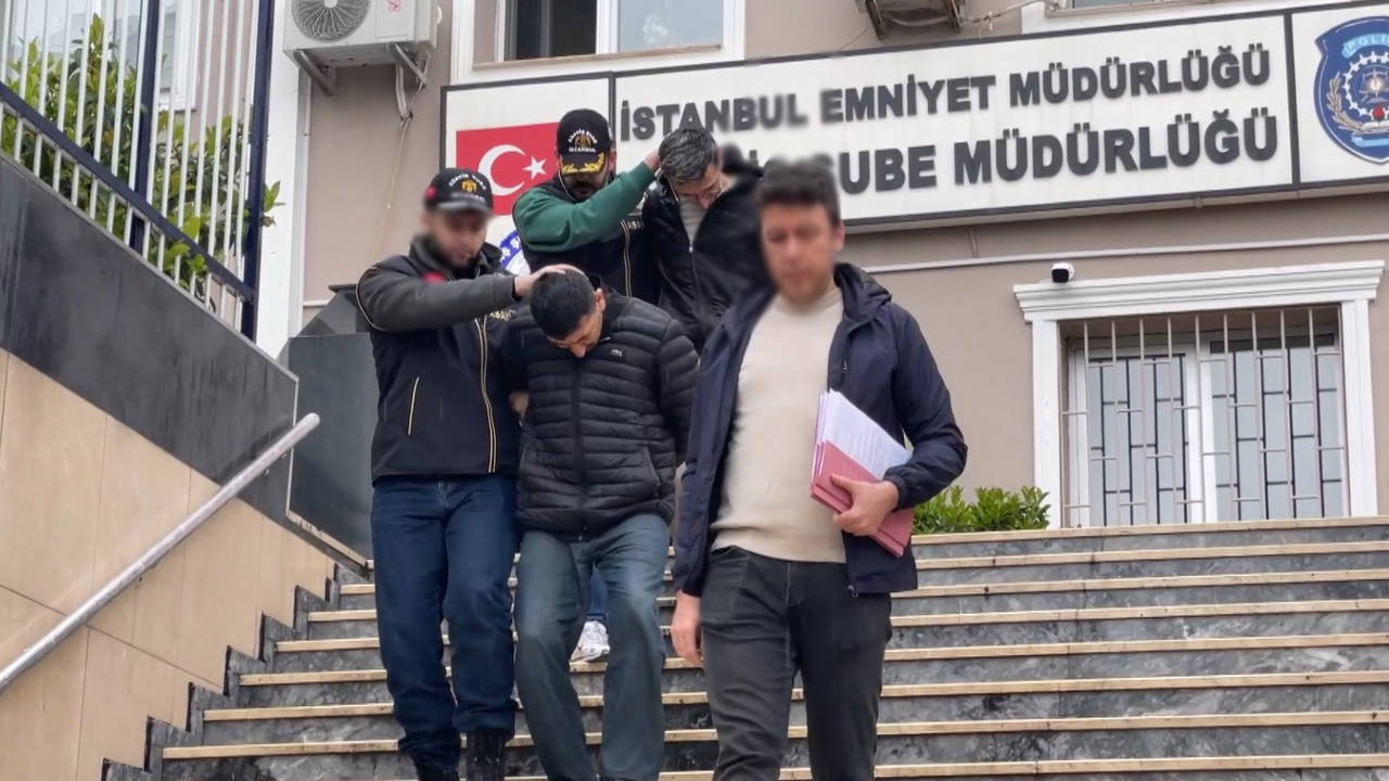 İstanbul'da metro ve duraklarda hırsızlık yaptılar: 2 şüpheli yakalandı!
