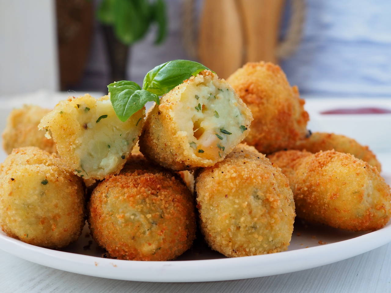 Dışı çıtır, içi akışkan enfes lezzet: Kaşar kroket tarifi