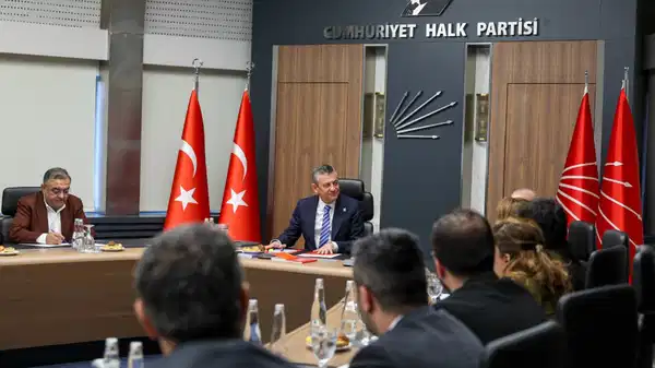 Özgür Özel, Diyarbakır Kent Koruma ve Dayanışma Platformu temsilcileriyle buluştu