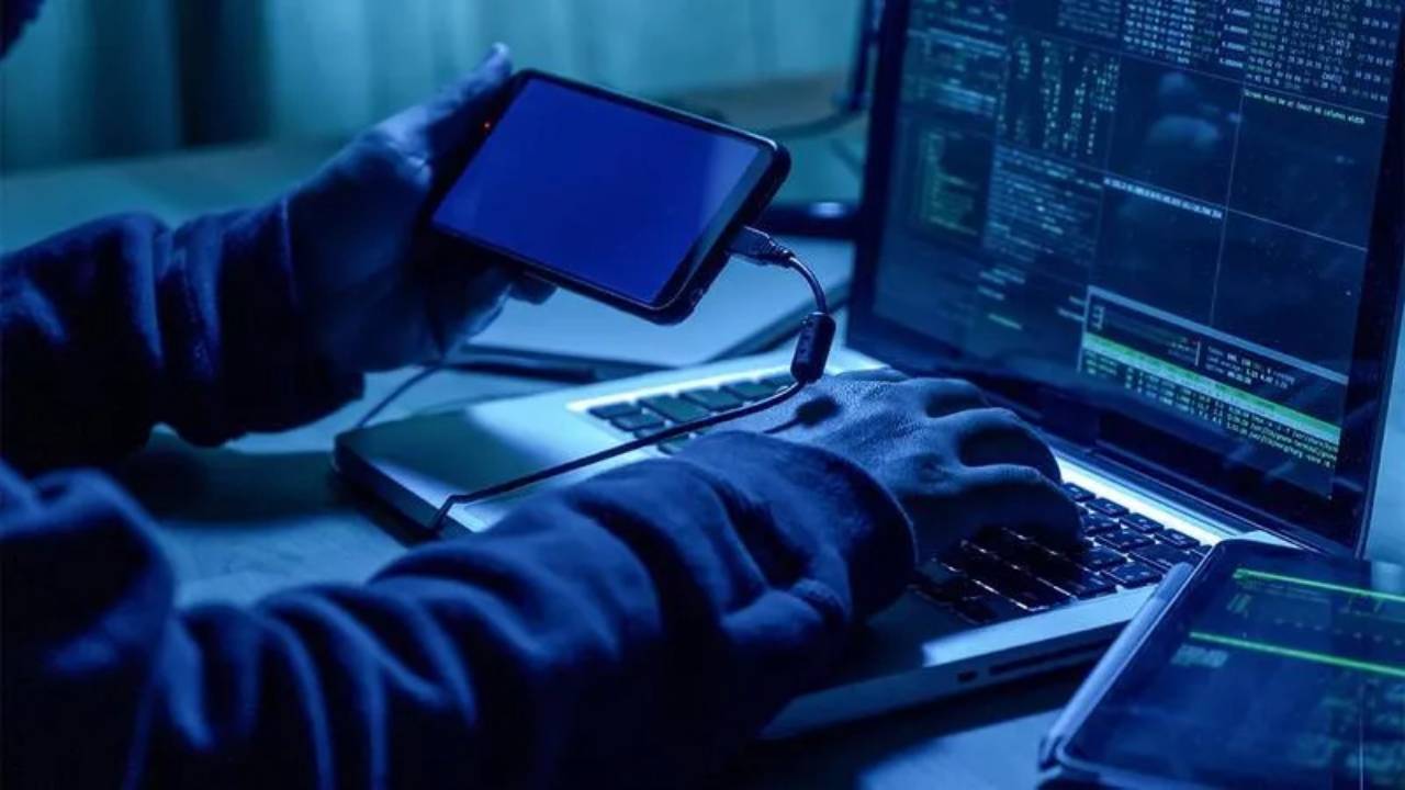 118 milyon cep numarası sorgulanmış... 101 milyon kimlik verisini satan 'Dragon Hacker' paneline operasyon