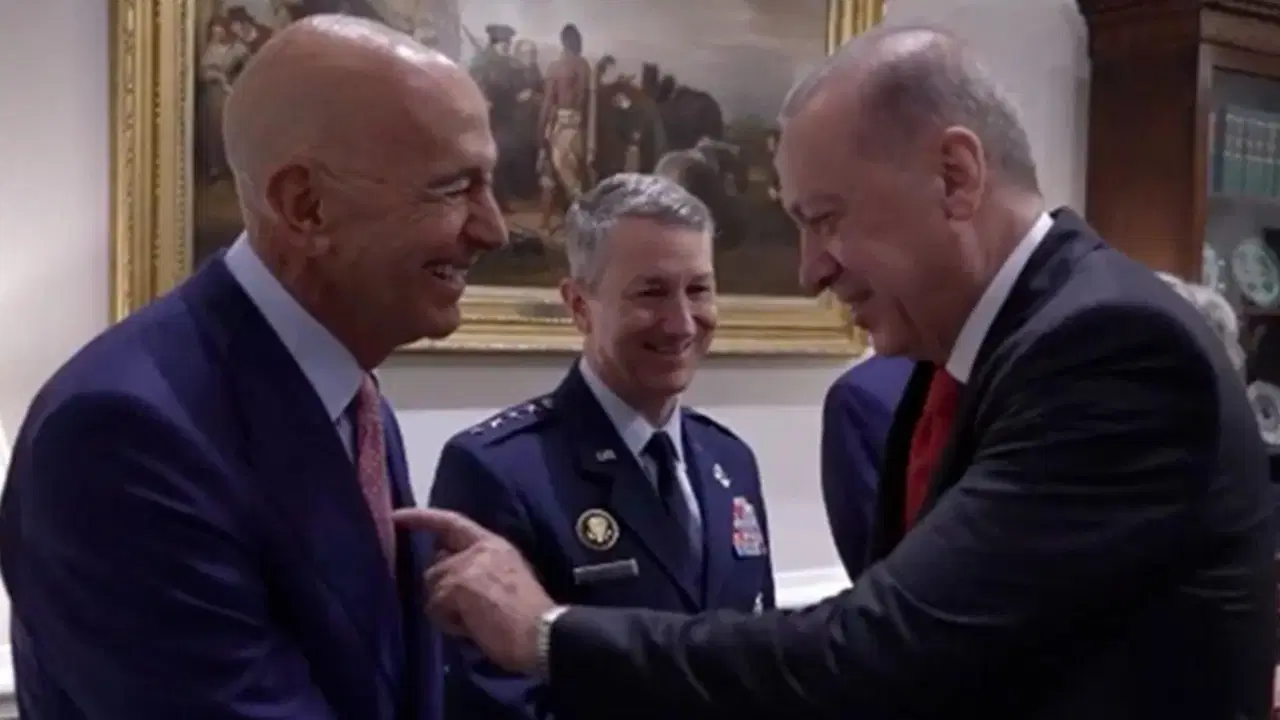 AKP'nin Tom Barrack 'sessizliğine' sert tepki: 'Ağızlarını bıçak açmaz, açamaz çünkü...'