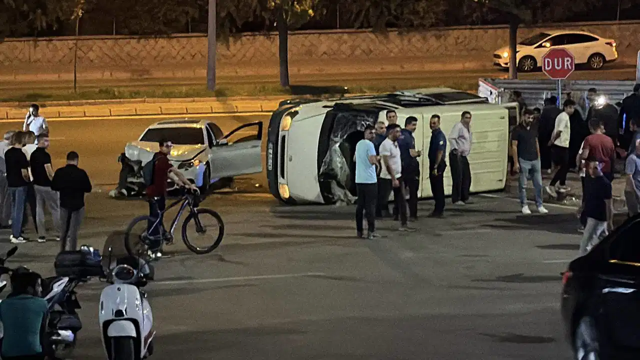 Kayseri’de feci kaza... Otomobil ile minibüs çarpıştı: Yaralılar var!