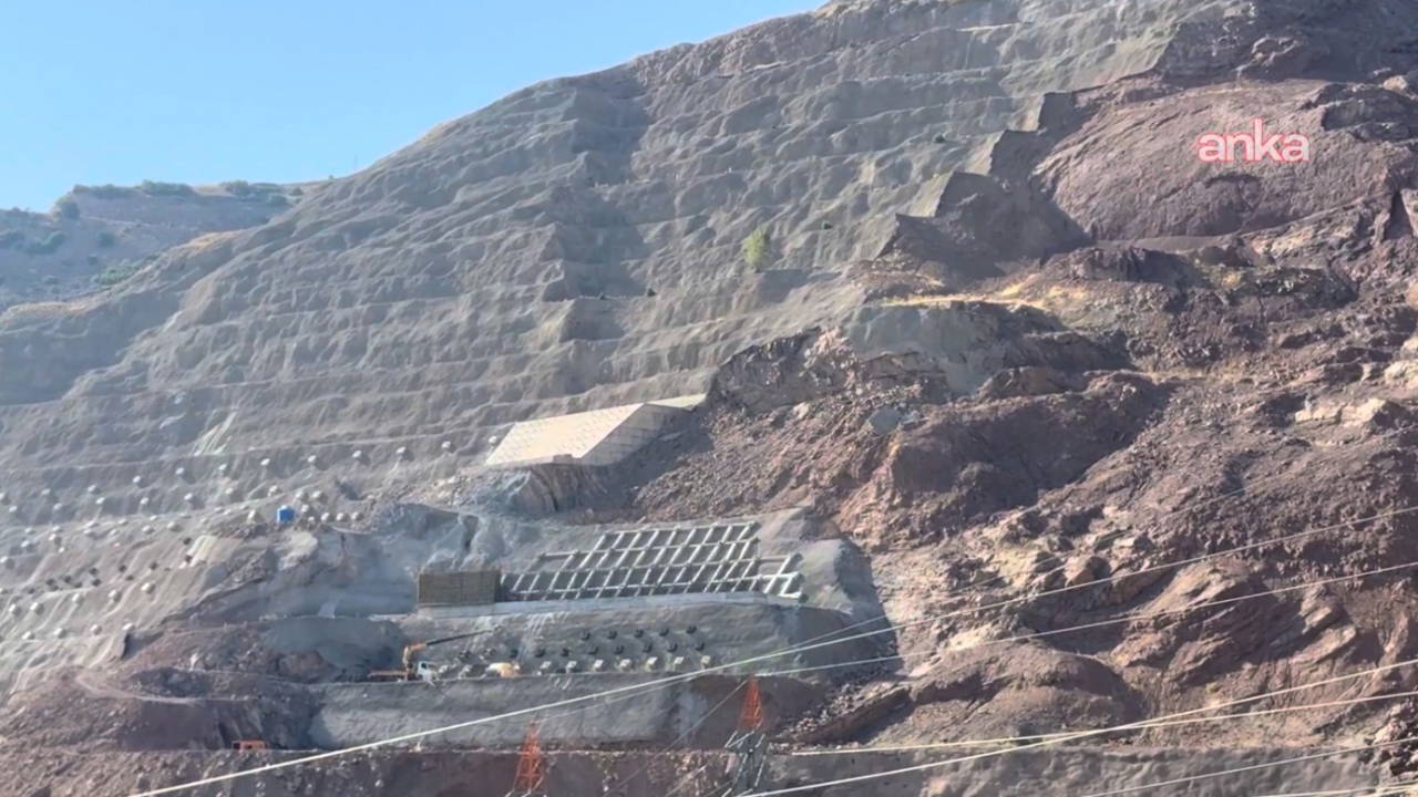 CHP'li Sarıbal: Kiğı–Yedisu yolu 26 yıldır bitmiyor