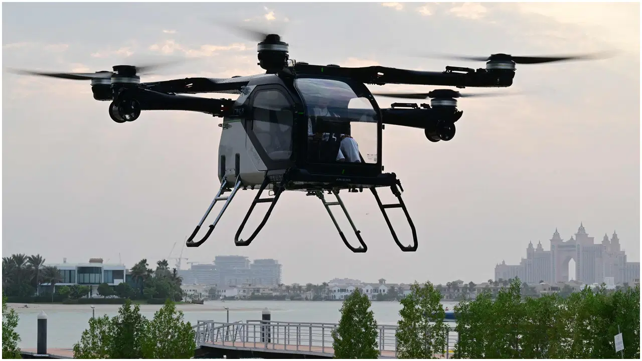 Trafik sorunu 2026'da çözülüyor: 2 Tesla fiyatına uçan araba! İşte tüm ayrıntılar...