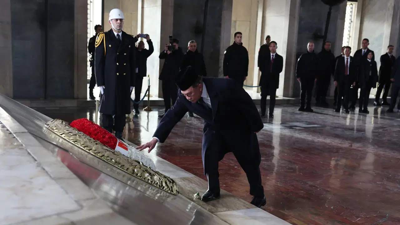 Malezya Başbakanı İbrahim, Anıtkabir'i ziyaret etti