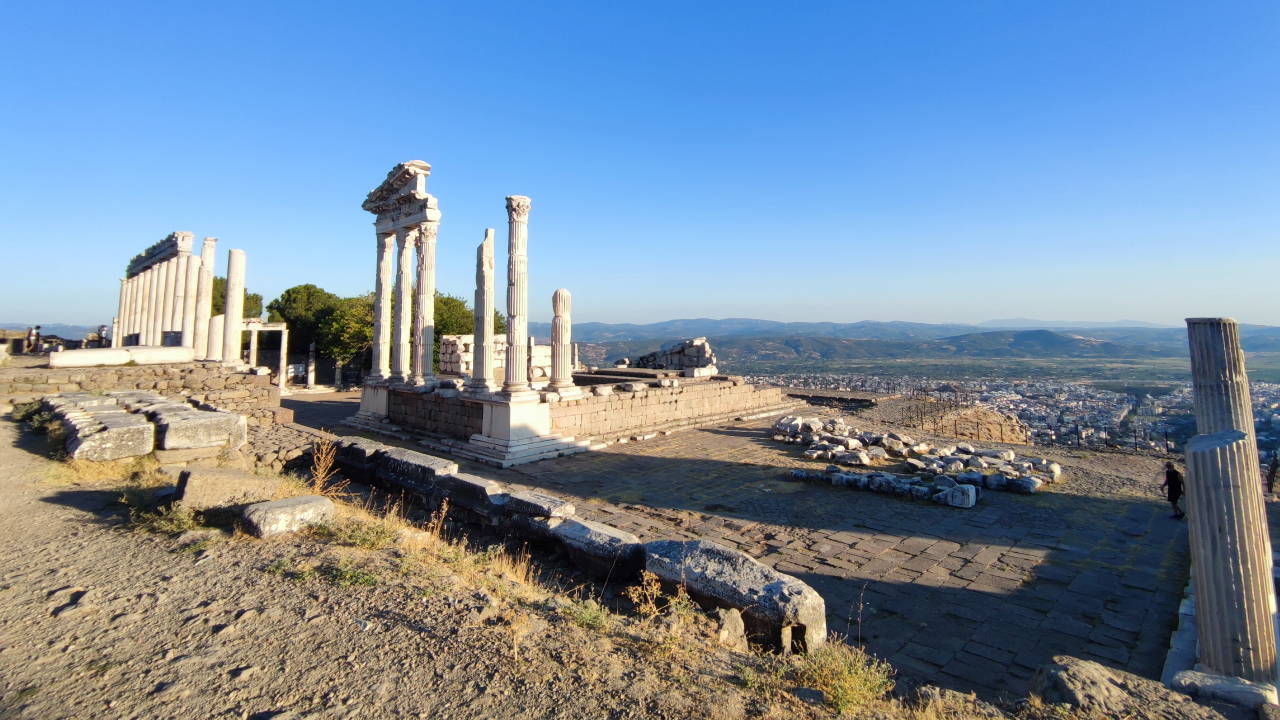 Bergama’da tarihin katmanlarında yürüyüş