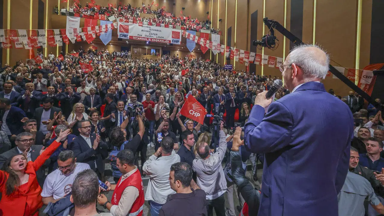 Kılıçdaroğlu'nun üye etkinliğinde 'figüran' krizi... Gürsel Tekin şikayetçi oldu: Savcılık soruşturma başlattı
