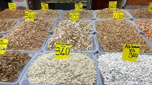 Yılbaşı öncesi kuruyemiş tezgâhlarında dikkat çeken durgunluk: Alım gücü düştü, satışlar geriledi...